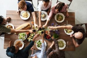 Retraite Voeding en Gezondheid samen aan tafel in de Imme
